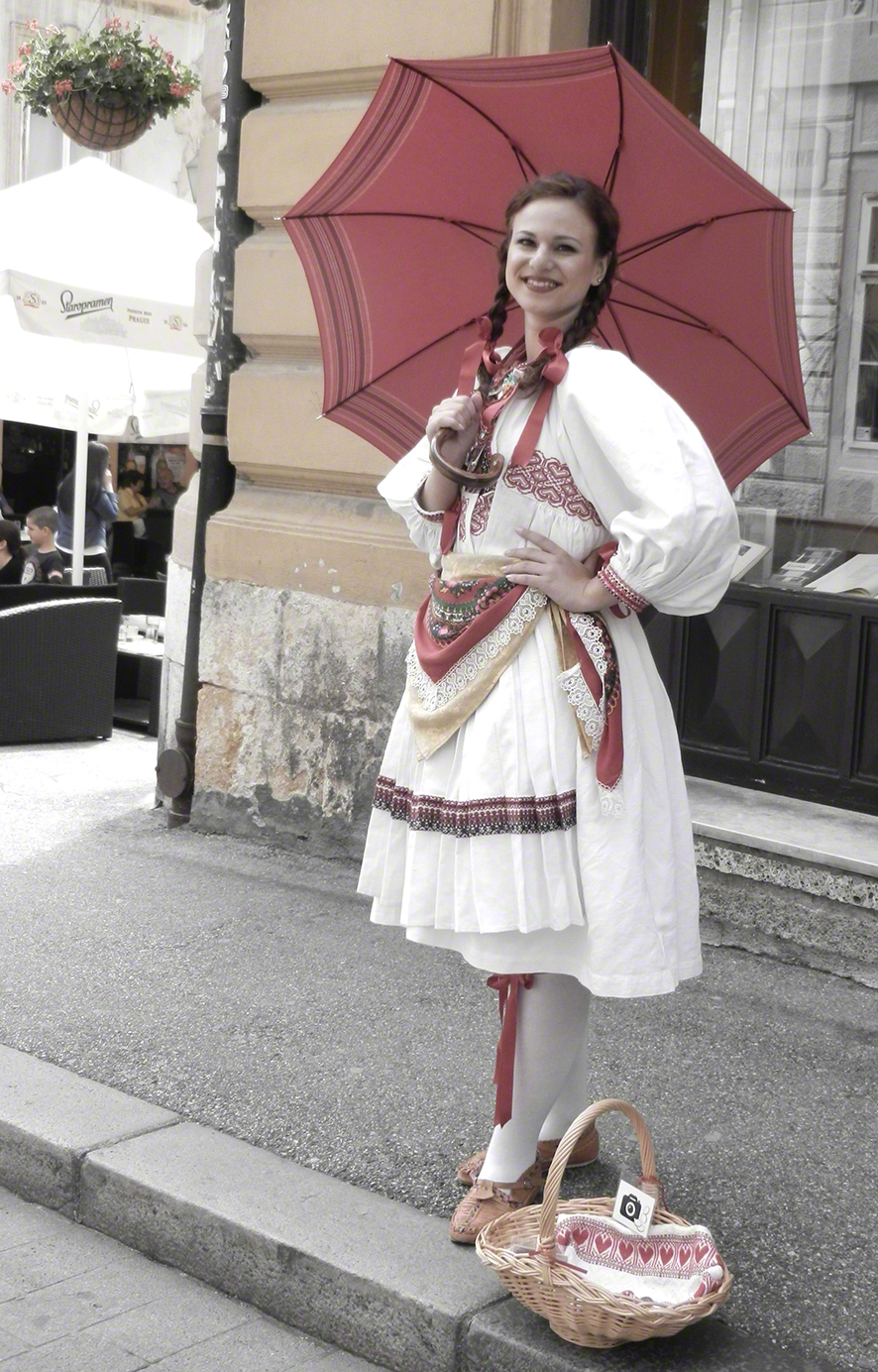 Zagreb, Mädchen in kroatischer Tracht